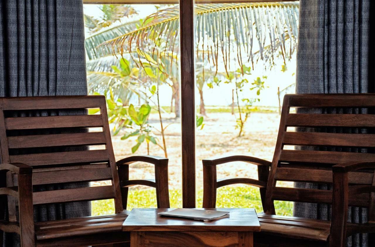 Melheim Beach Kalpitiya Bagian luar foto