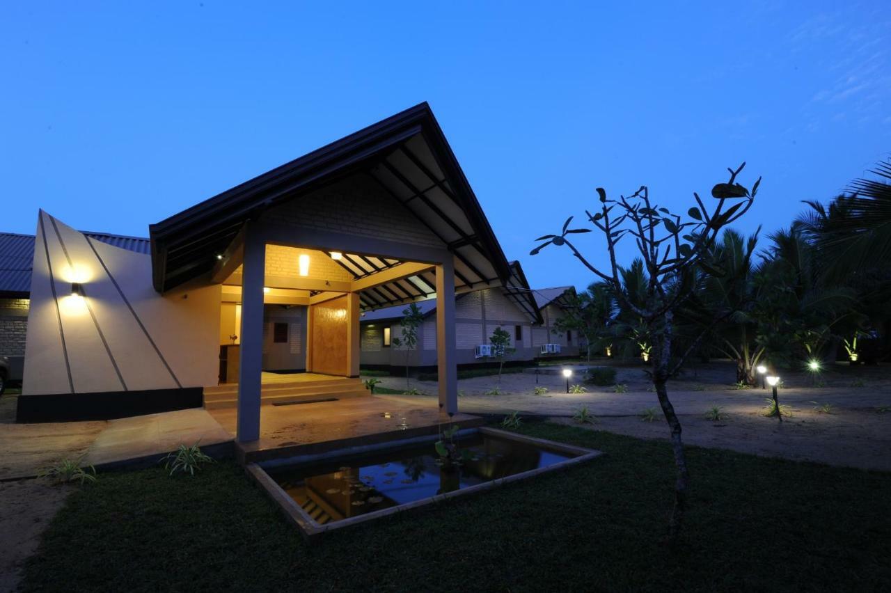 Melheim Beach Kalpitiya Bagian luar foto