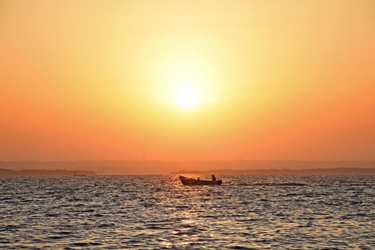 Melheim Beach Kalpitiya Bagian luar foto